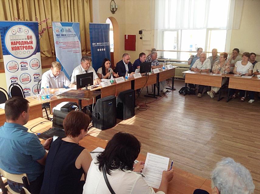 В Суворовском районе эксперты встретились с жителями по актуальным вопросам ЖКХ 